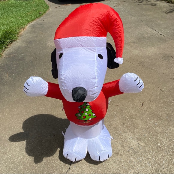 Accents Peanuts Snoopy Airblown Inflatable Christmas Holiday Decor